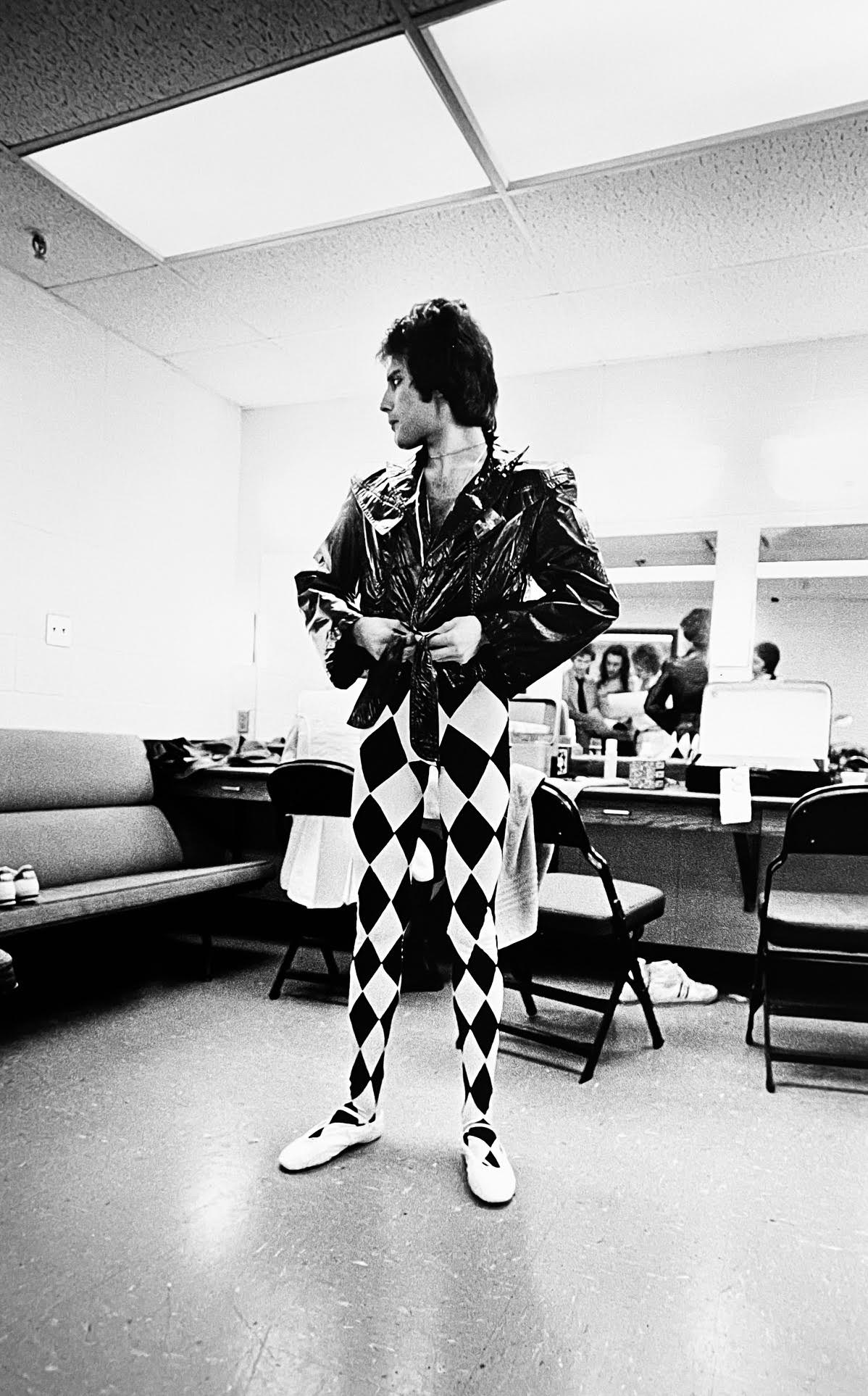 Freddie Mercury, 1977