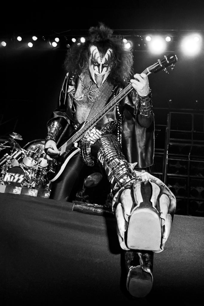 Gene Simmons, KISS, 1977